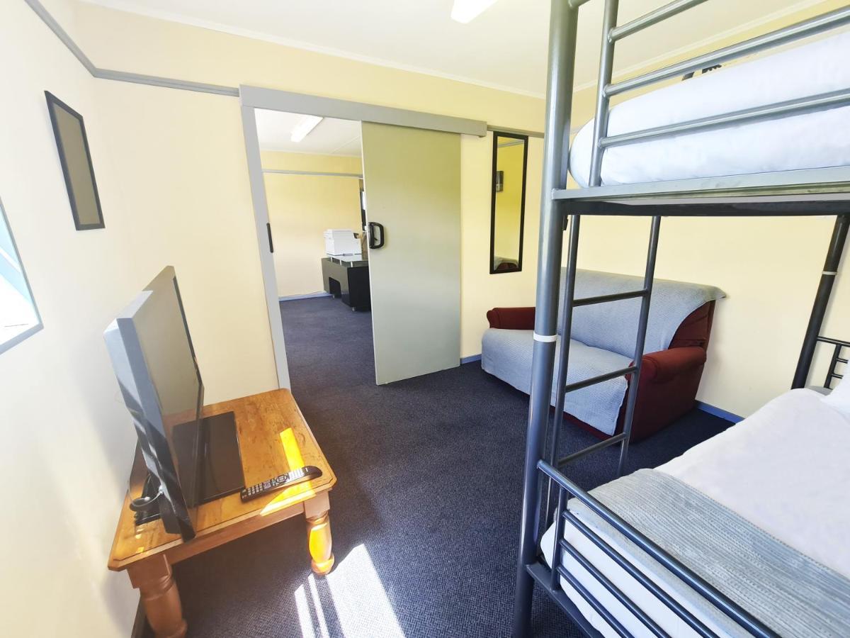 Rarakau Lodge Tuatapere Eksteriør billede