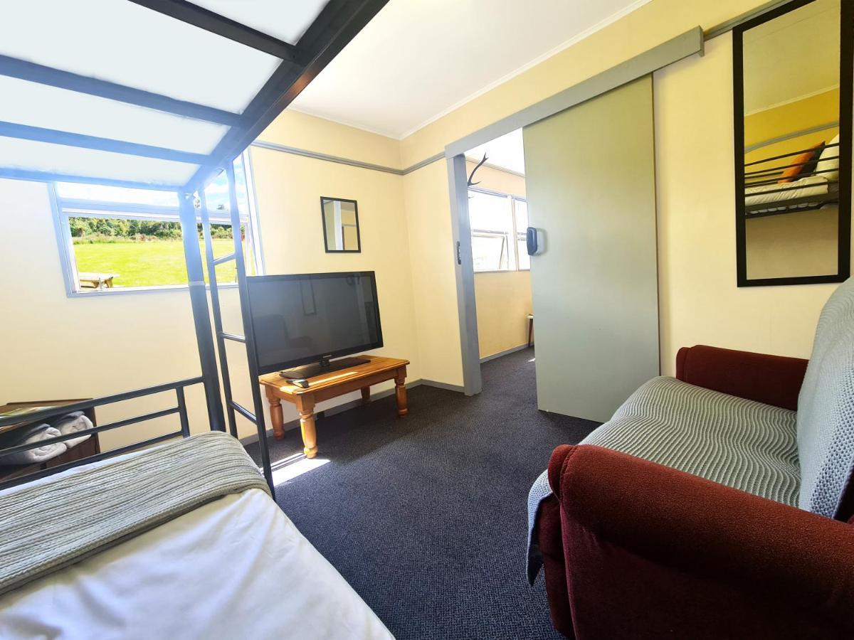 Rarakau Lodge Tuatapere Eksteriør billede